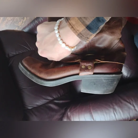 🤠MOSSIMO BROWN LEATHER BOOTS -size 10🤠 - Picture 8 of 8